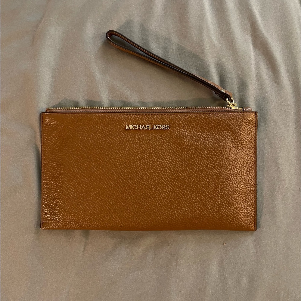 XL Michael Kors wristlet